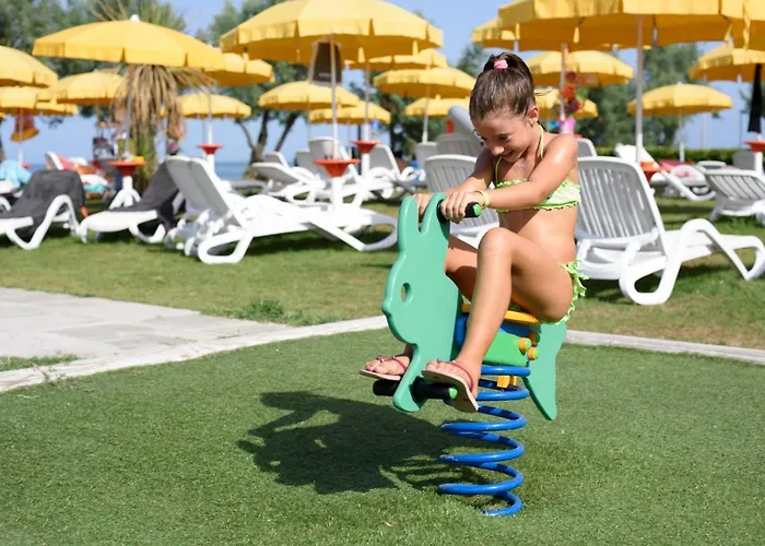 Il Triangolo 4* Розето-дельи-Абруцци