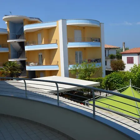 Il Triangolo Lägenhetshotell Roseto Degli Abruzzi