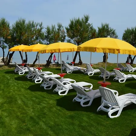 Il Triangolo Aparthotel 3*