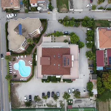 Il Triangolo Lägenhetshotell 4*