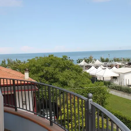 Lägenhetshotell Il Triangolo 4*