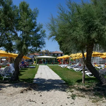 Lägenhetshotell Il Triangolo Roseto Degli Abruzzi